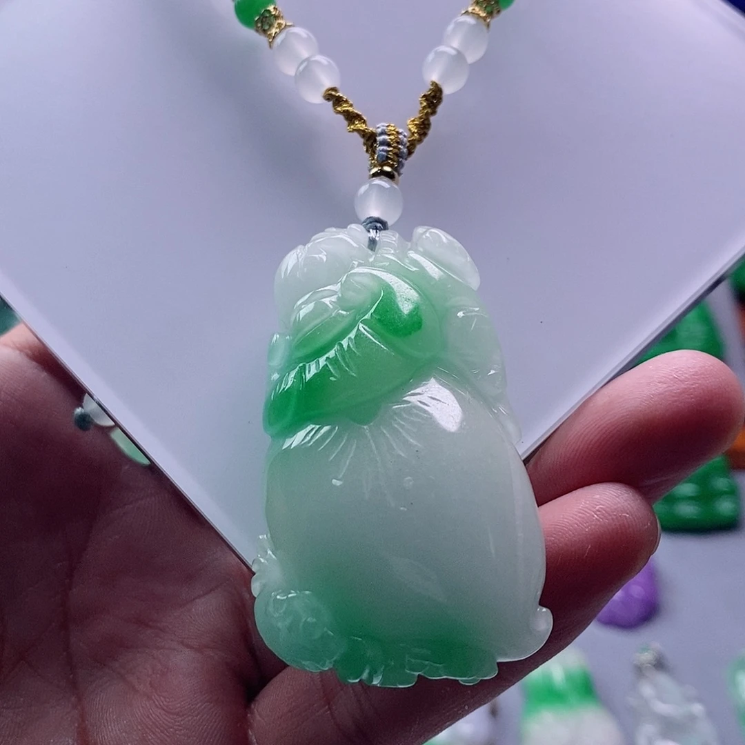 翡翠未镶嵌吊坠(赠链)