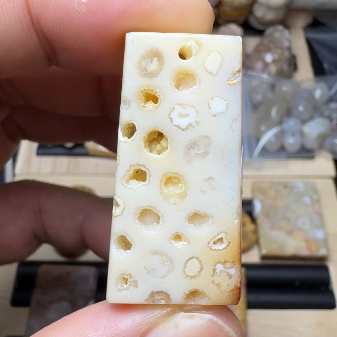 石英质玉未镶嵌纯天然色有机玉石保真色