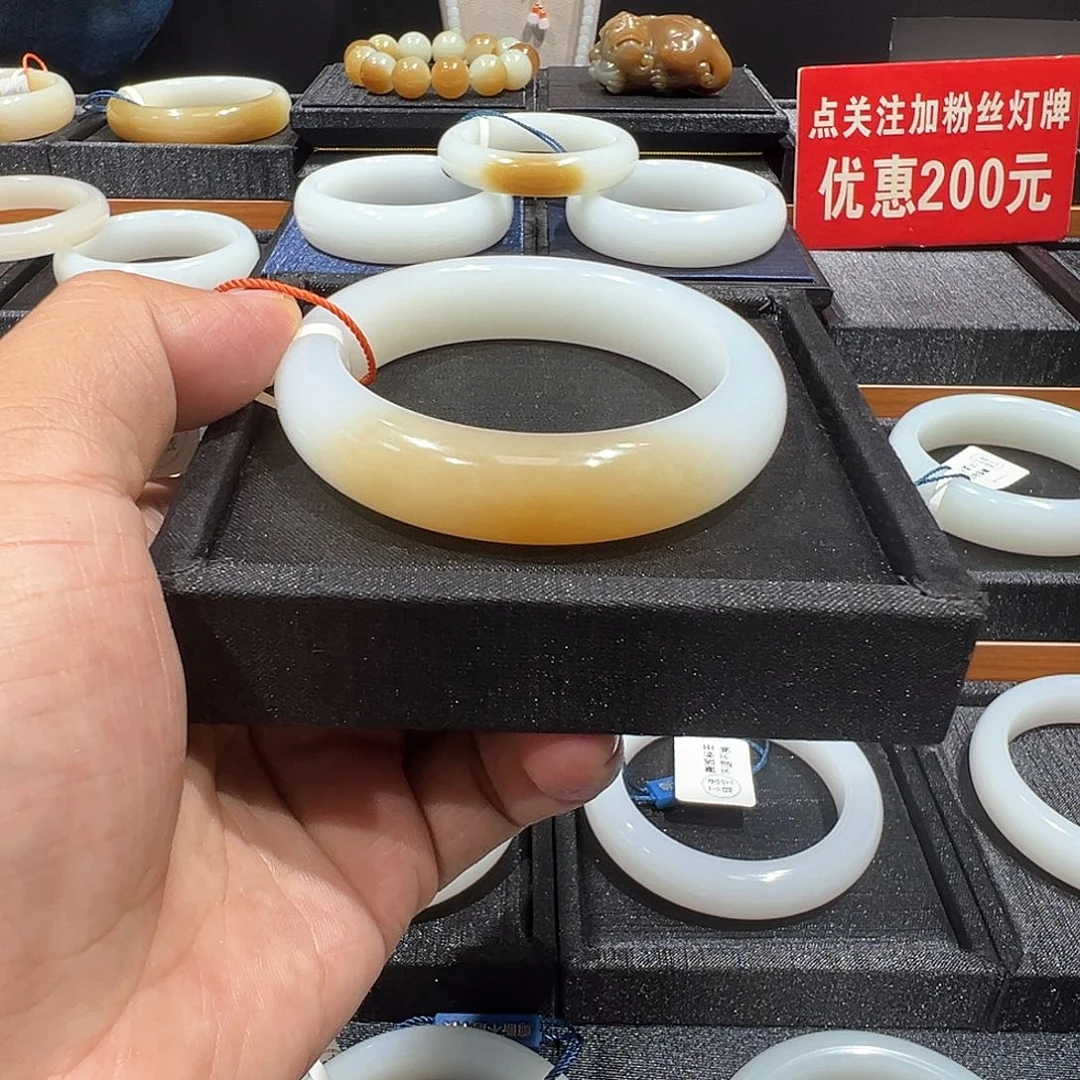 和田玉手镯未镶嵌