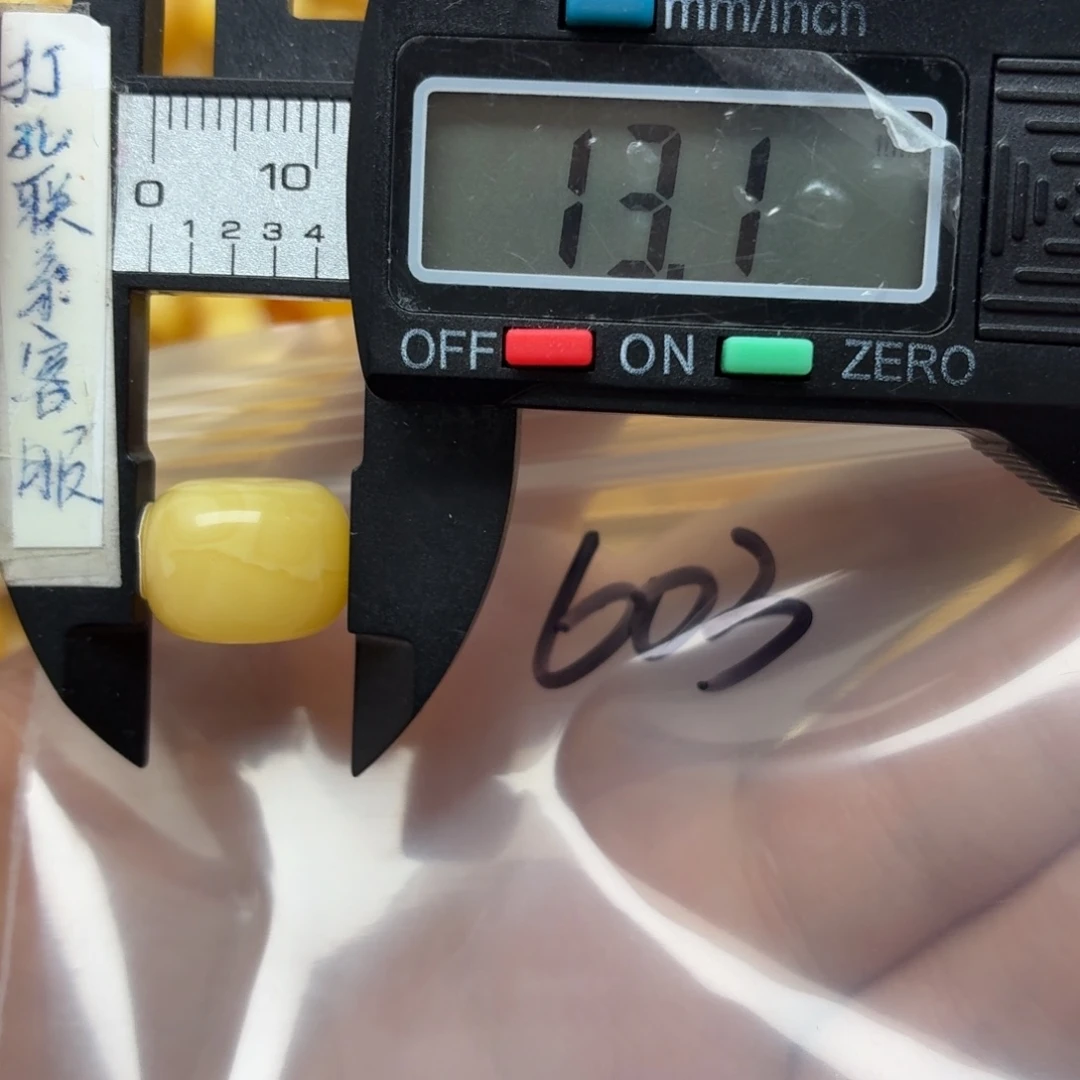 半***烟未镶嵌蜜蜡裸石蜜蜡