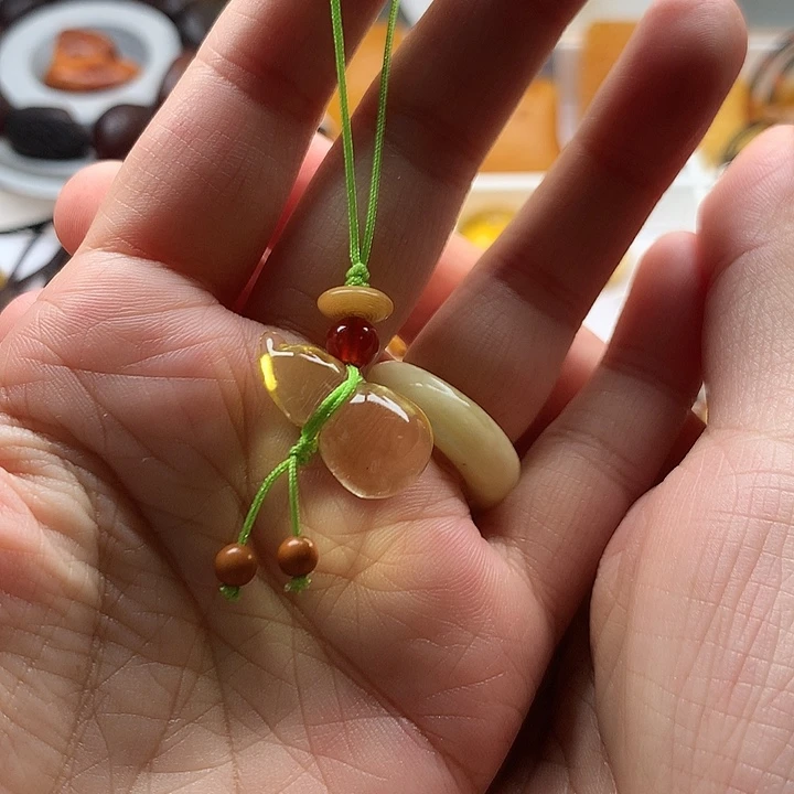 未镶嵌琥珀裸石手机挂件