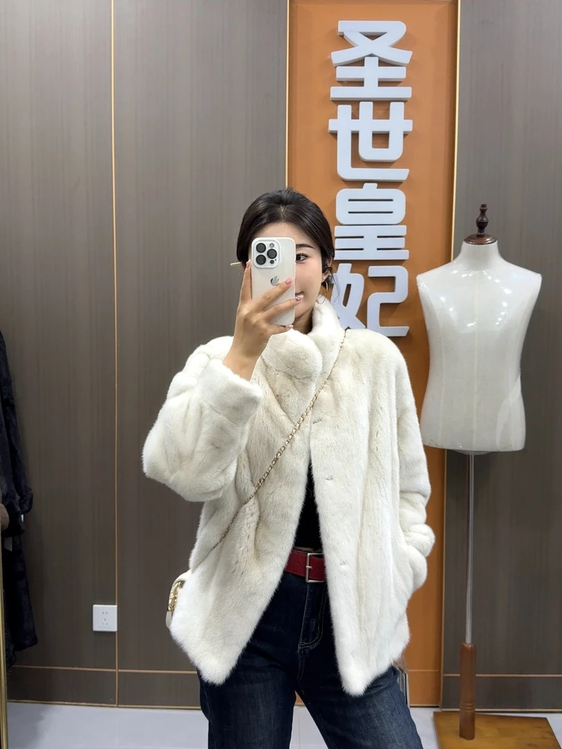 052201【圣世皇妃】新款冬季整貂短款立领外套时尚大气简约气质