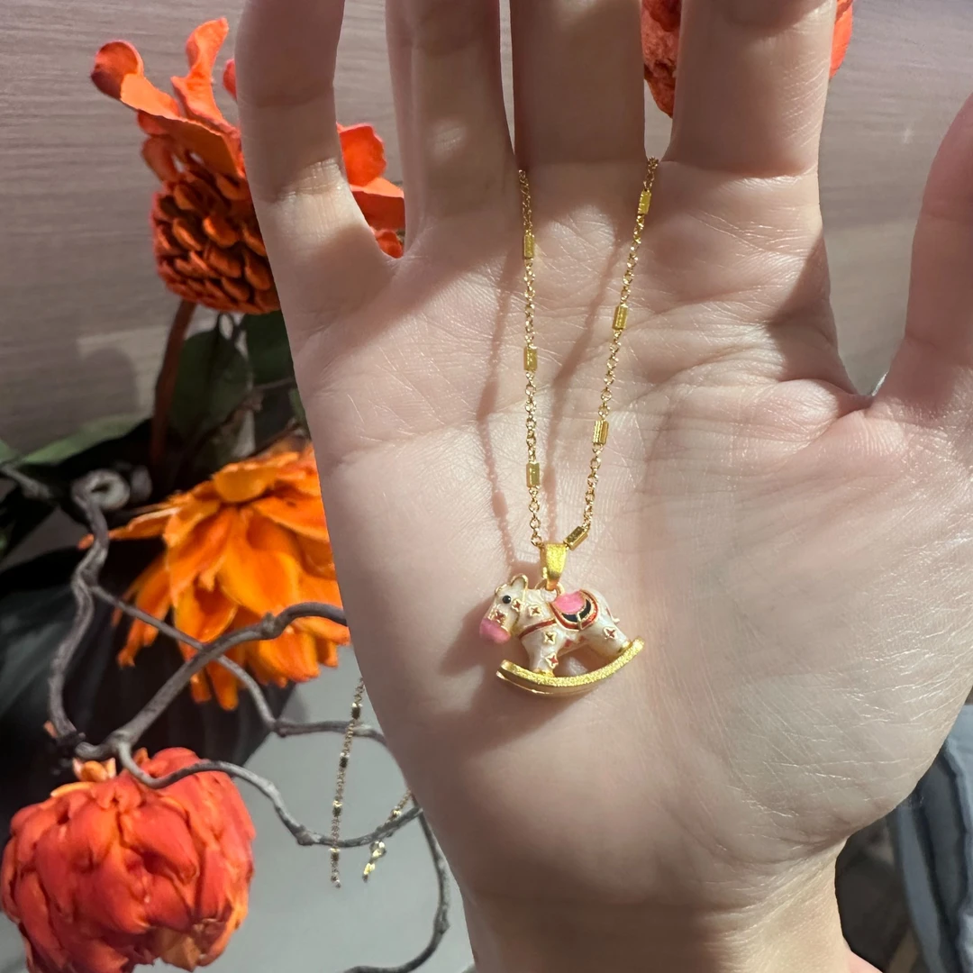 CHUANSHE/传奢  欢乐小木马 粉马 梦幻气质小众项链GP108