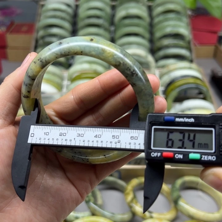 蛇纹石玉未镶嵌手镯64
