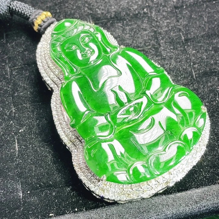 辉***哥翡翠未镶嵌颈饰68