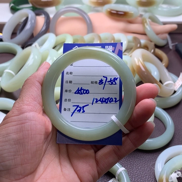 和田玉未镶嵌手镯