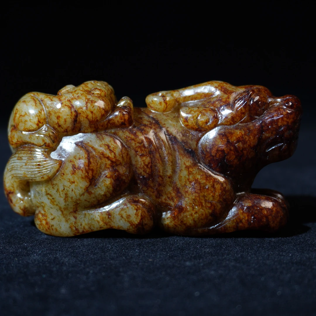 7NC9  明  和田玉子母瑞兽摆件