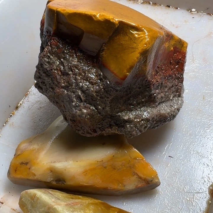 沉***金寿山石寿山石的颜色