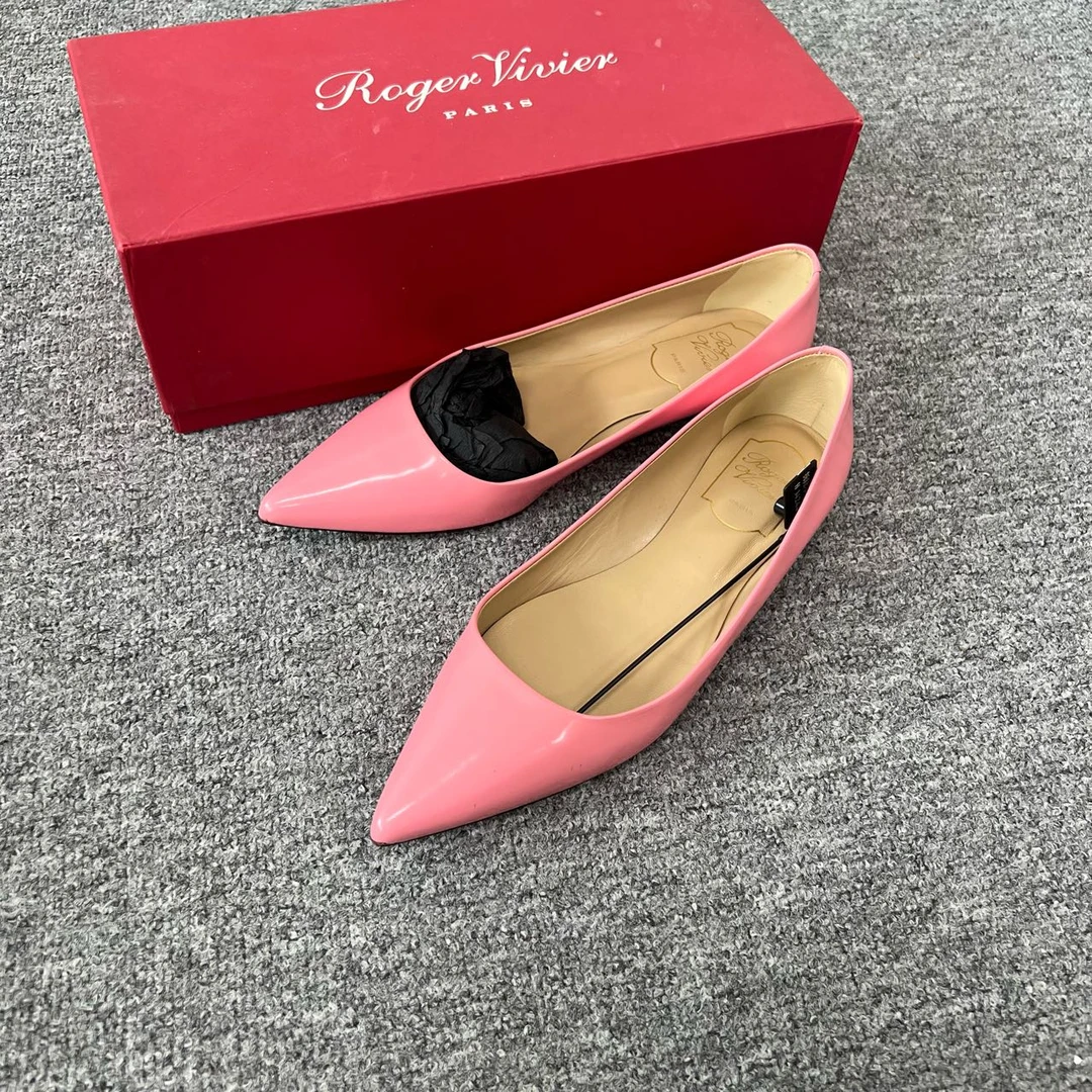 99新 Roger Vivier/罗杰·维威耶 rv粉色平底鞋37码