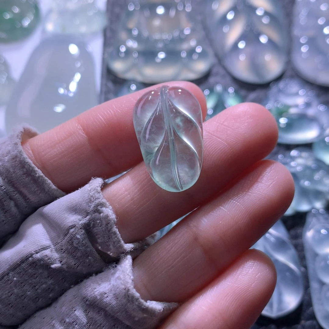 翡翠未镶嵌颈饰叶子