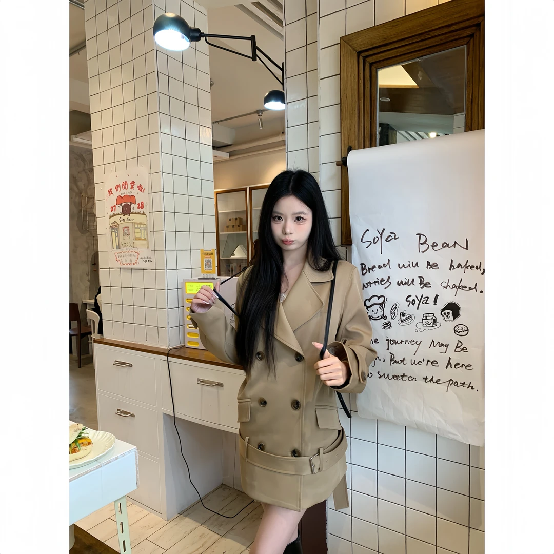 【UM家】2025春季新款宽松复古休闲气质双排扣设计感短款风衣外套女