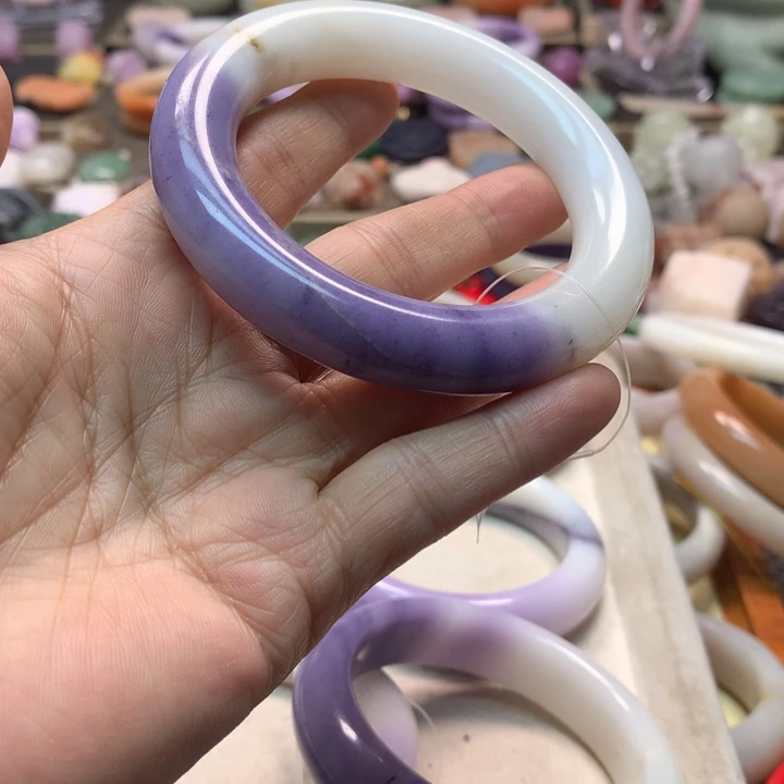 石英岩玉未镶嵌紫手镯56.8有黄，有棉