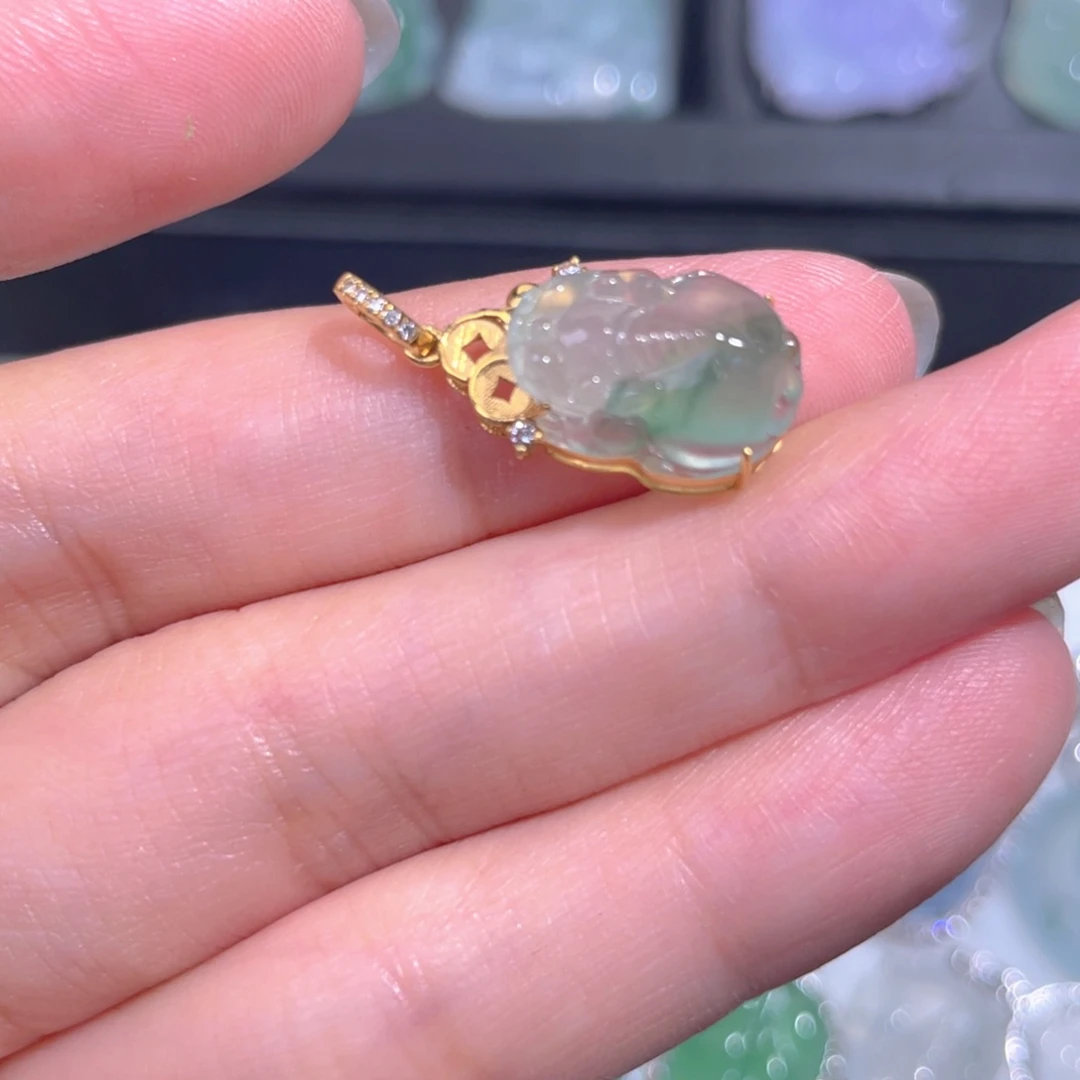 颈饰18K金镶嵌翡翠翡翠