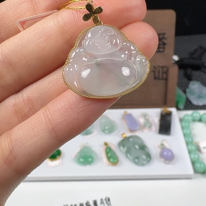 翡翠18K金镶嵌颈饰