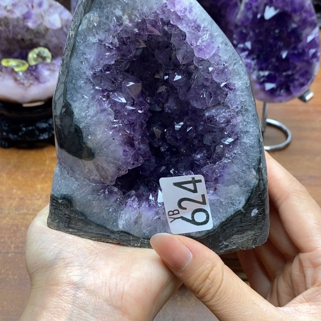 未镶嵌水晶大型摆件（非配饰）