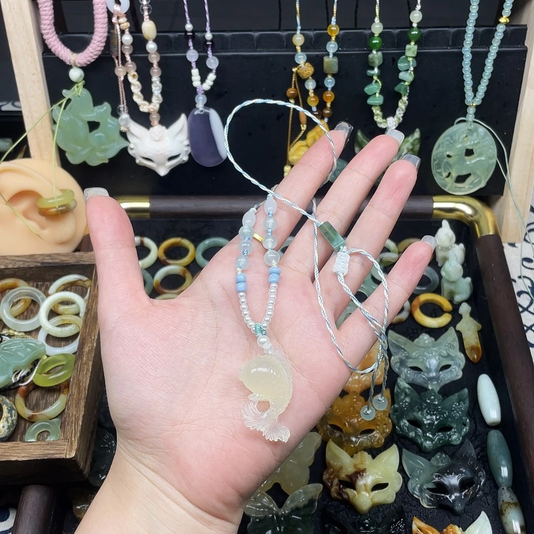 蛇纹石玉未镶嵌颈饰暴富锦鲤