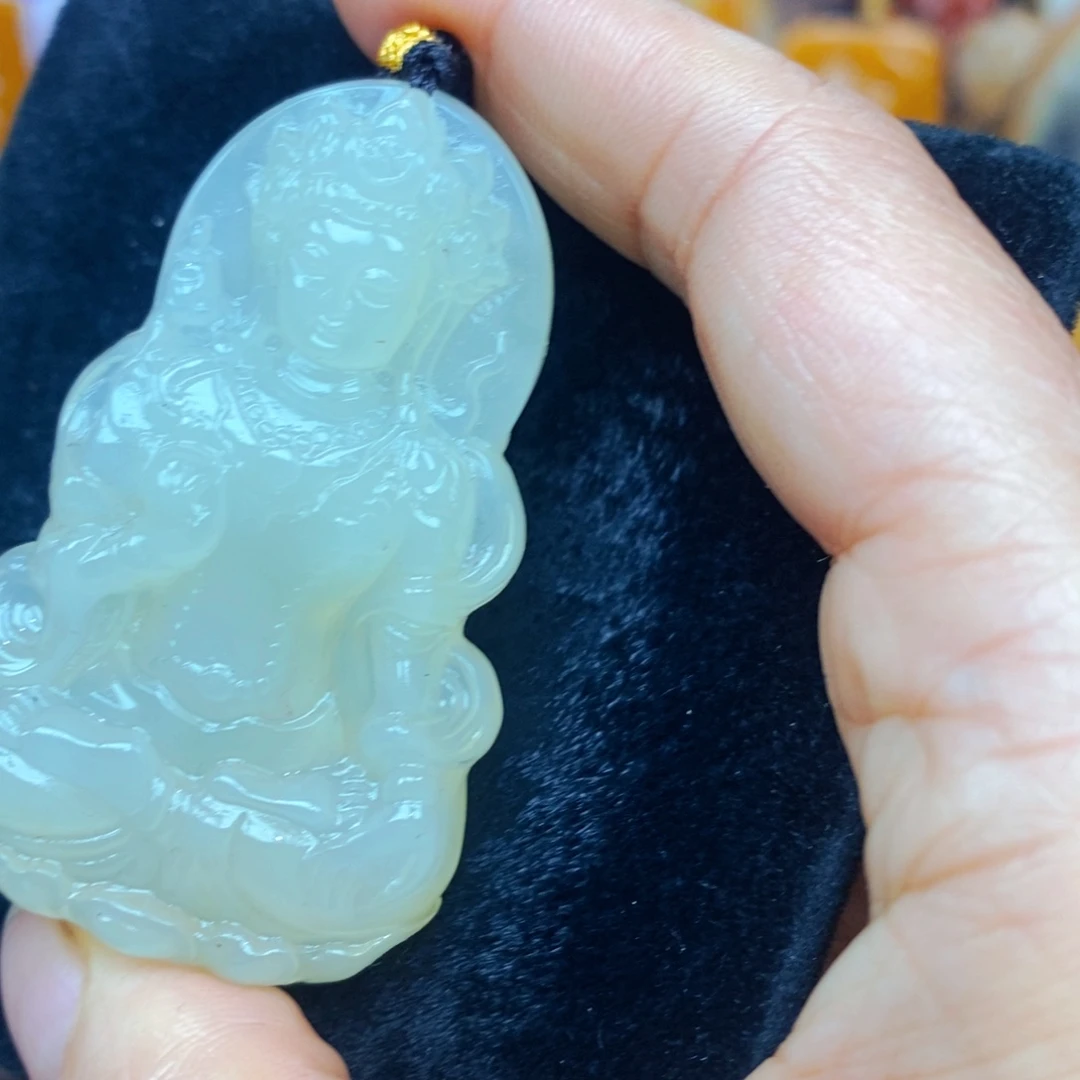 未镶嵌石英质玉（黄龙玉）颈饰