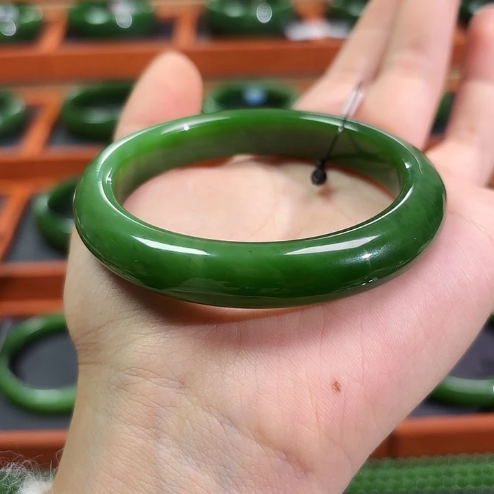 和田玉（碧玉）未镶嵌手镯