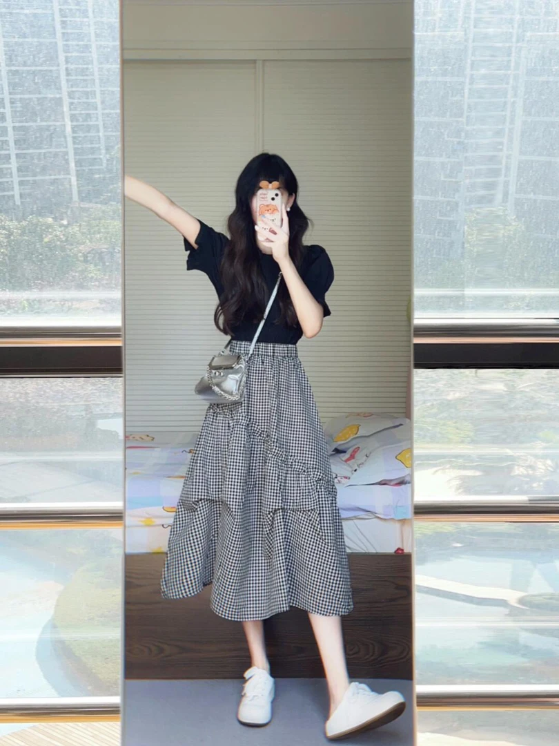 【香香公主】韩系舒适高级感黑色泡泡袖衬衫上衣搭配松紧腰格子半裙