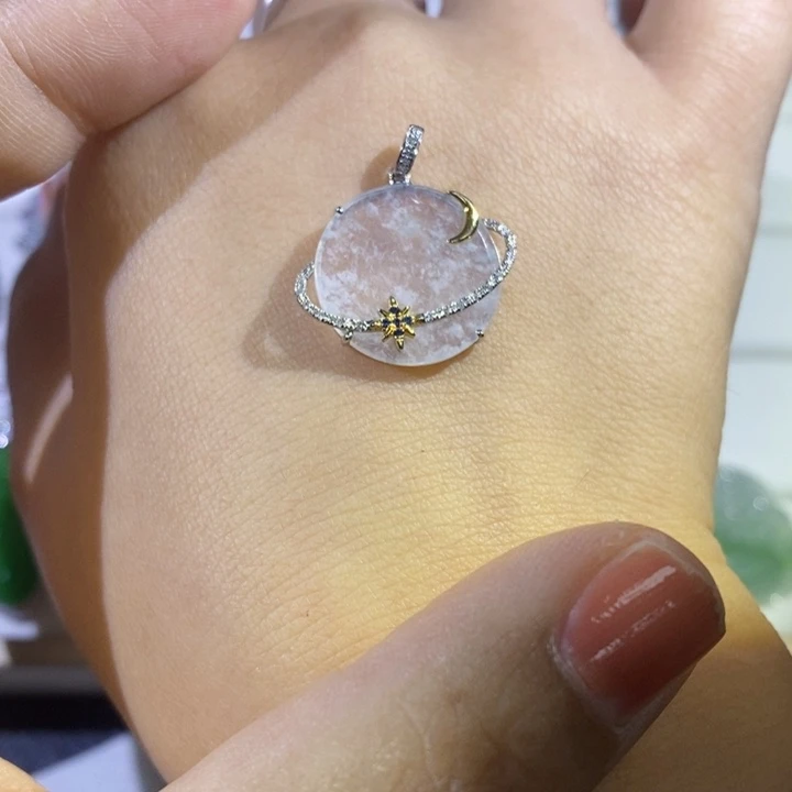 翡翠颈饰18K金镶嵌吊坠