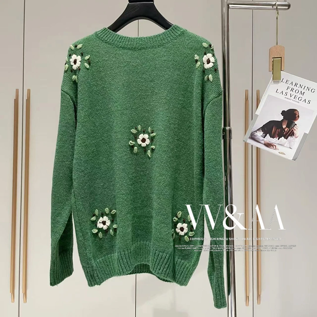 VV&AA 手工绣花圆领毛衣女秋冬温柔软糯套头针织衫 MY3840