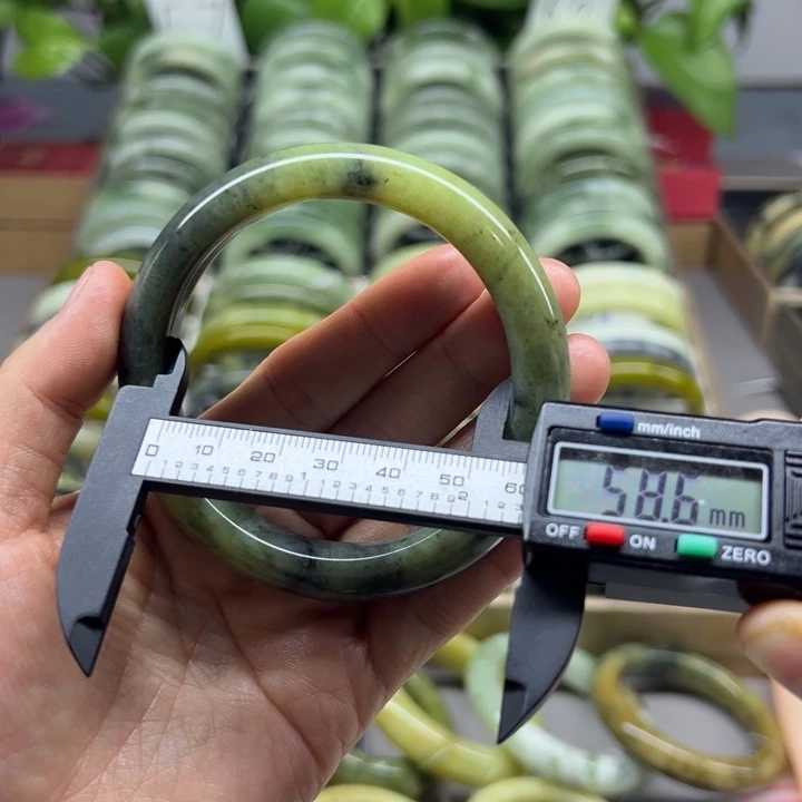 蛇纹石玉未镶嵌手镯75