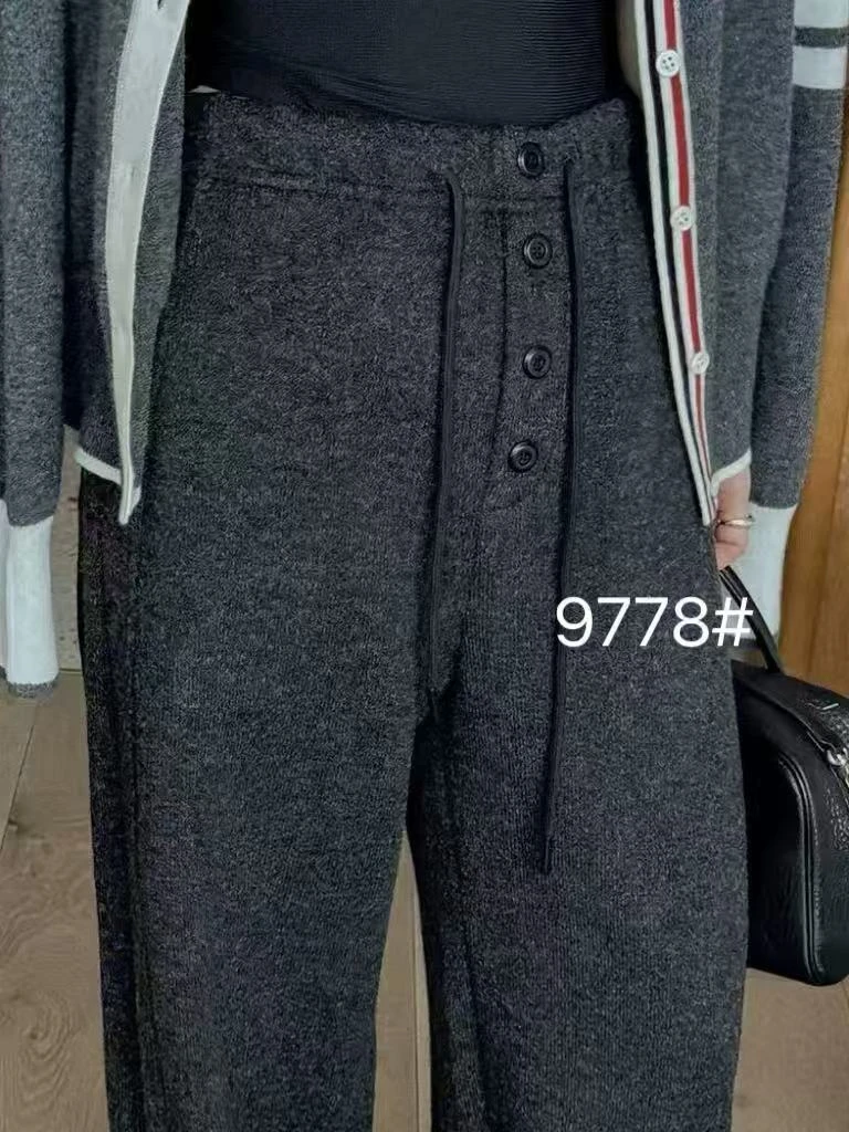 【亚亚精选&高端定制】9778冬季百搭显瘦松紧腰抽绳排扣弯刀休闲裤