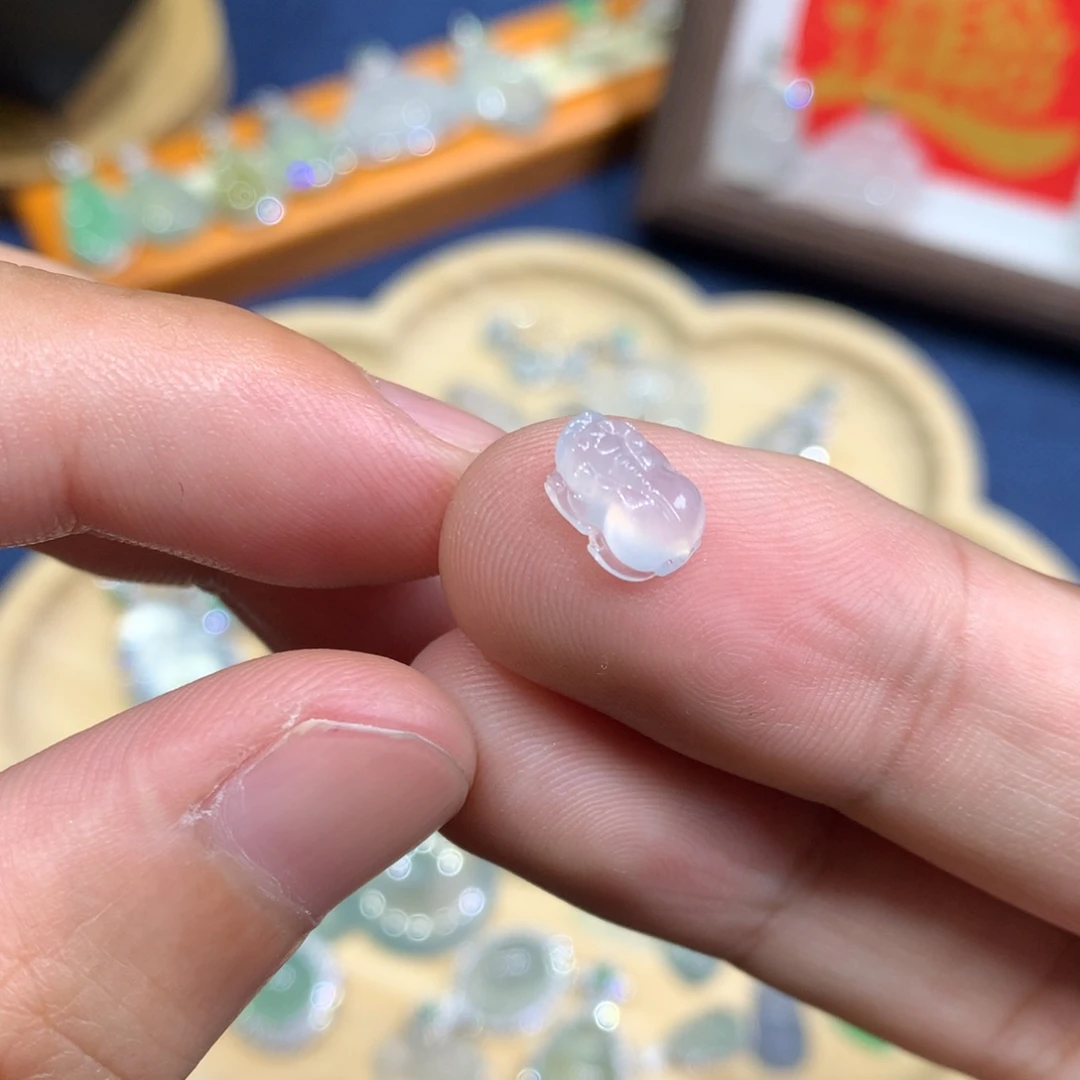 翡翠未镶嵌颈饰貔貅