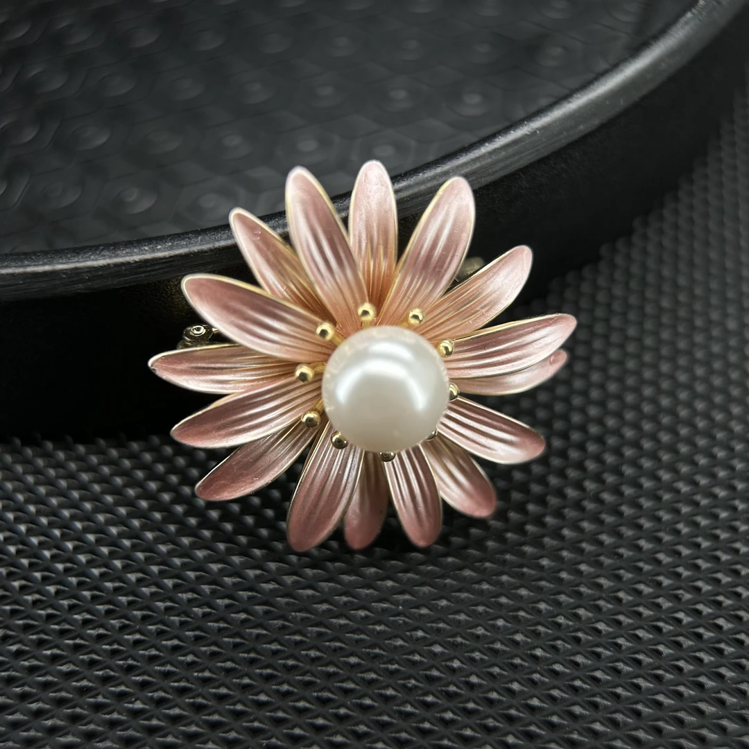 0011 粉色海棠花胸针