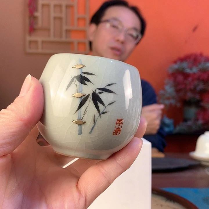 黄汝开片手绘竹影据钉龙蛋杯