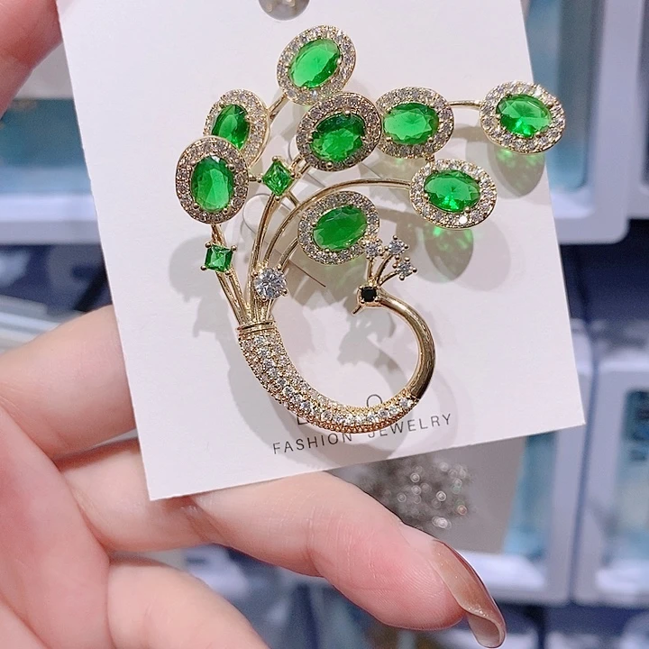 锆石铜合金绿色孔雀胸针