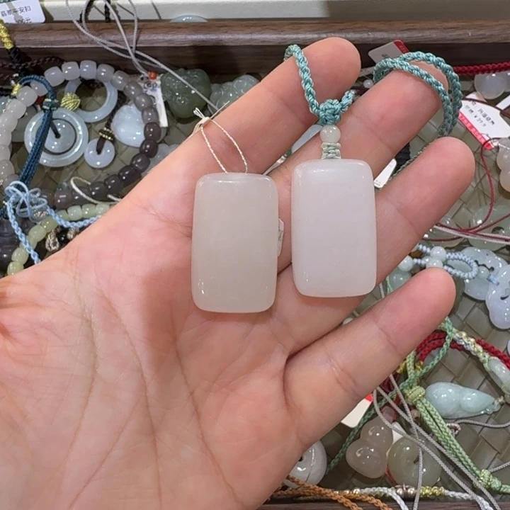 和田玉未镶嵌吊坠(不含链)多样性发货 随机一个