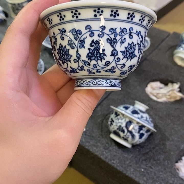 陶摆件青花缠枝莲压手杯