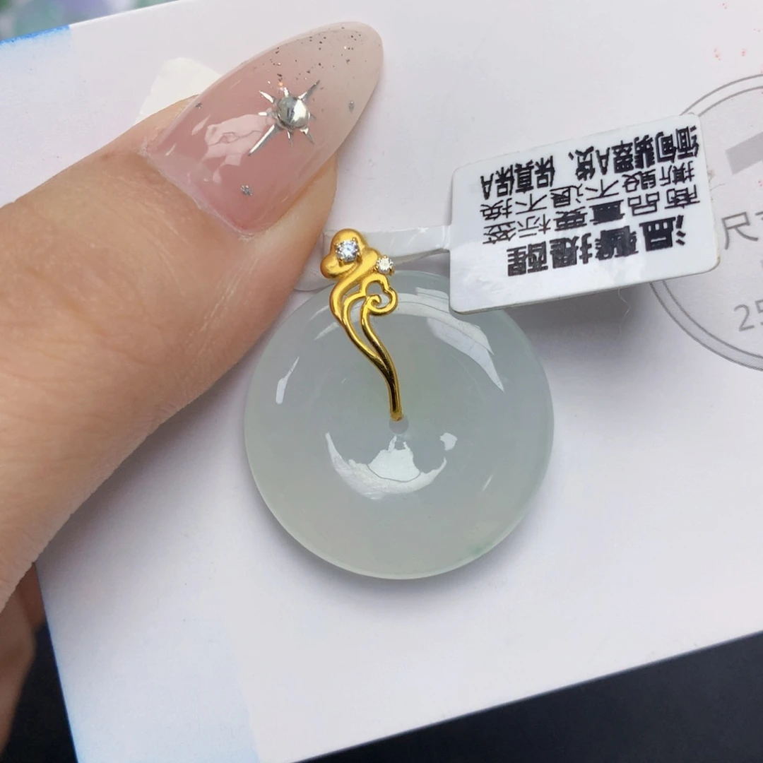 颈饰18K金镶嵌翡翠