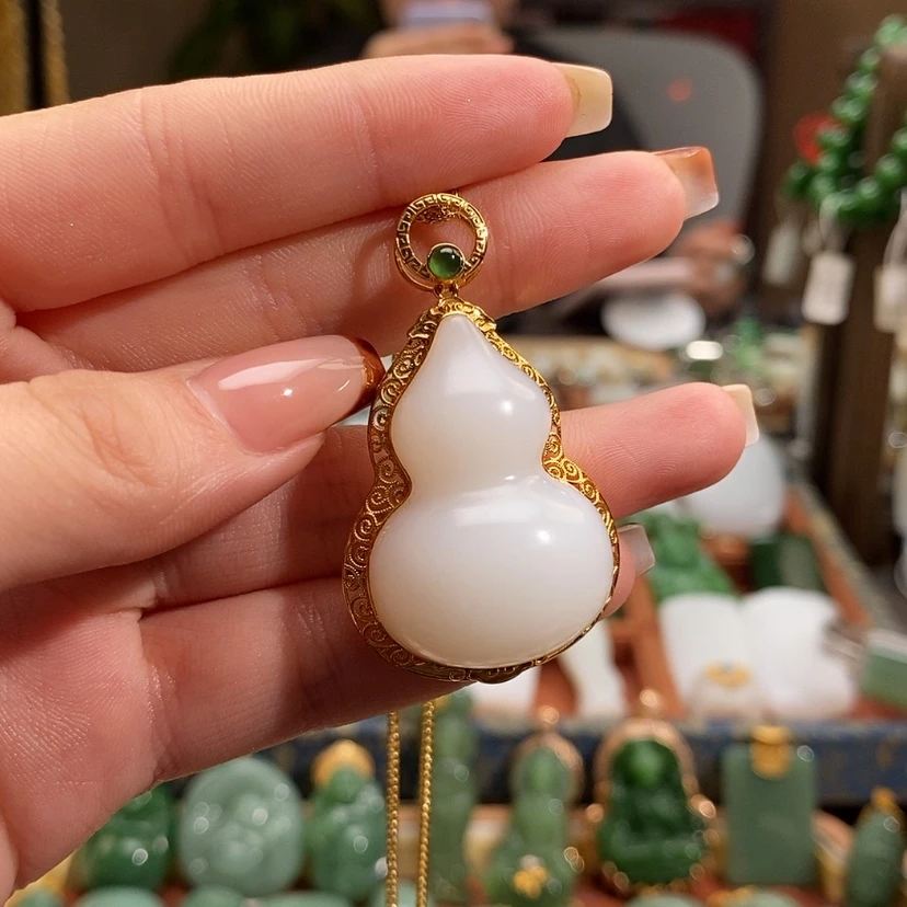 【闪购商品】吊坠(赠链)18K金镶嵌和田玉