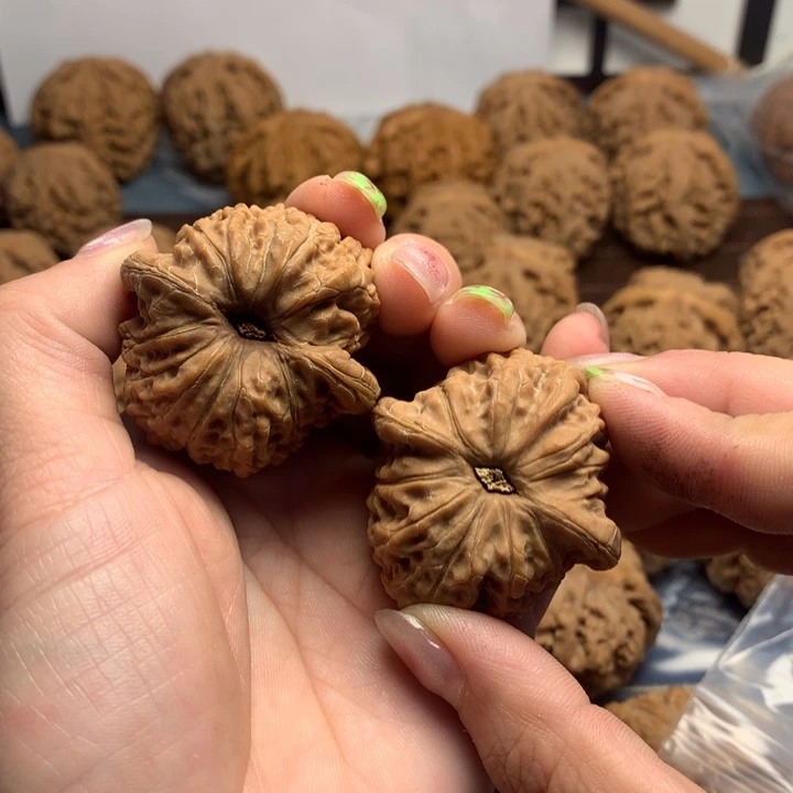 吊坠文玩核桃浪**埃血麒麟