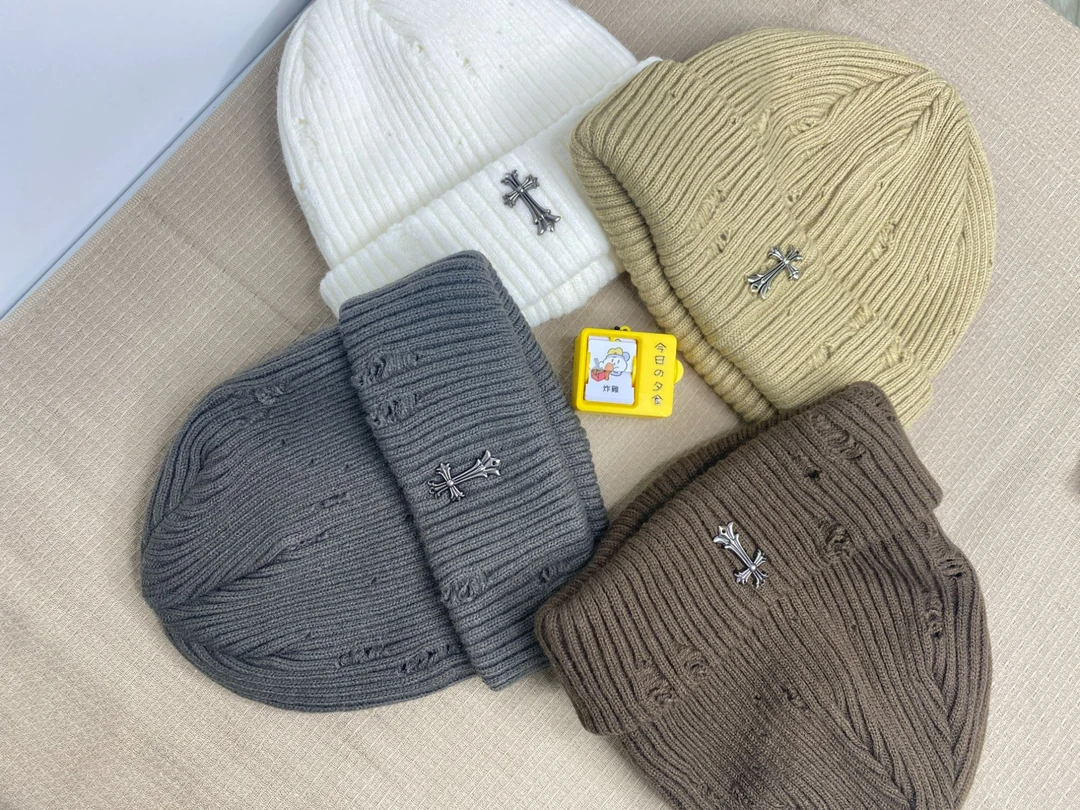 Lumina韩系金属十字架破洞风保暖针织帽秋冬时尚百搭