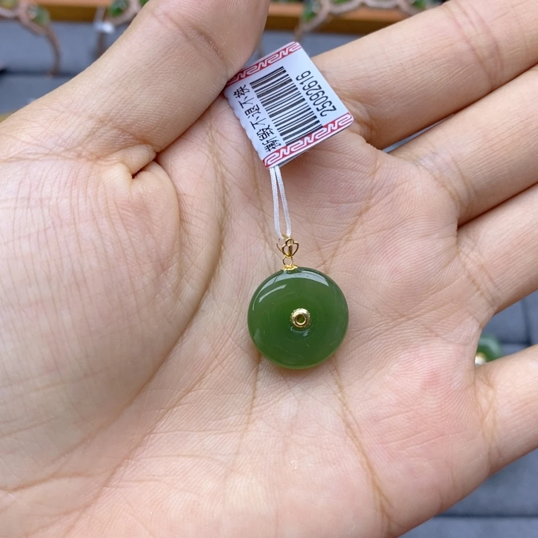 舟***儿和田玉18K金镶嵌吊坠(不含链)