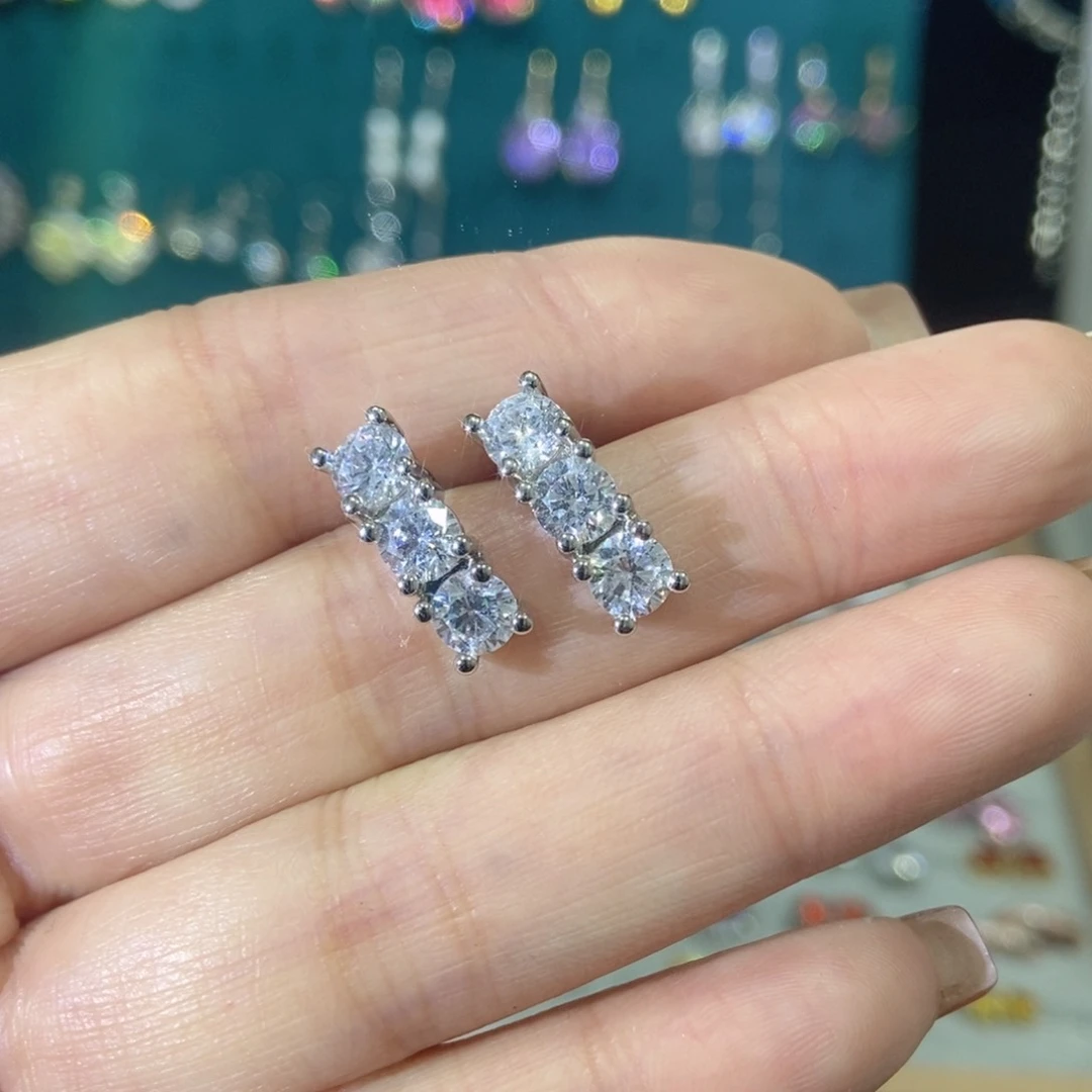 66锆石（处理）耳钉