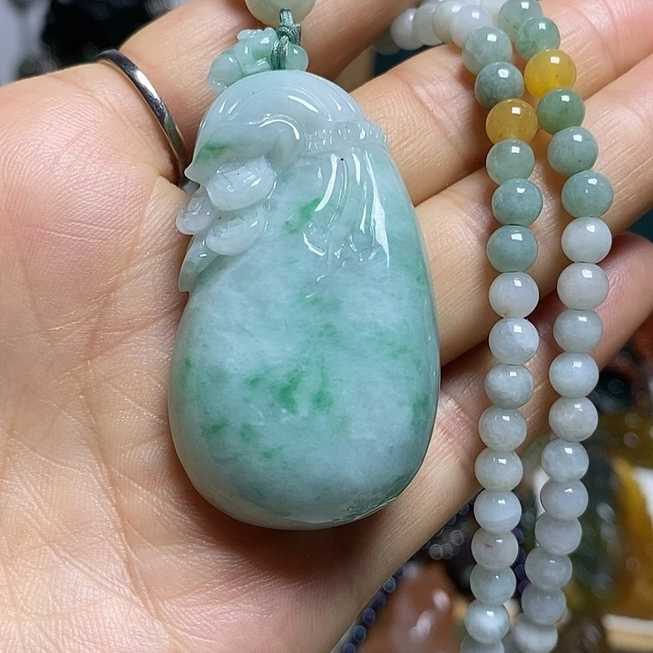 翡翠未镶嵌吊坠(赠链)