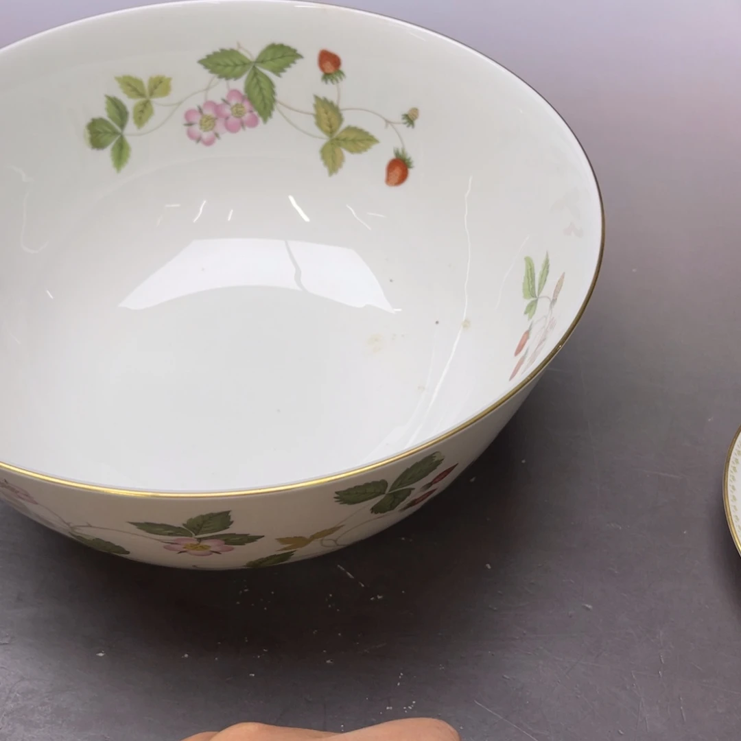 用***1瓷片密密麻麻地铺满一层