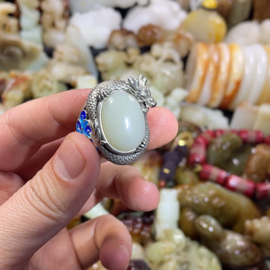 和田玉未镶嵌把件