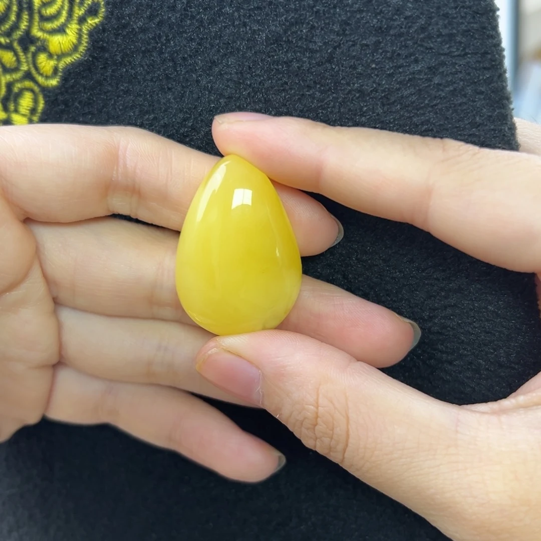 未镶嵌琥珀珠宝奇石