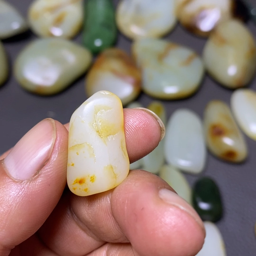 和田玉（糖玉）未镶嵌挂件