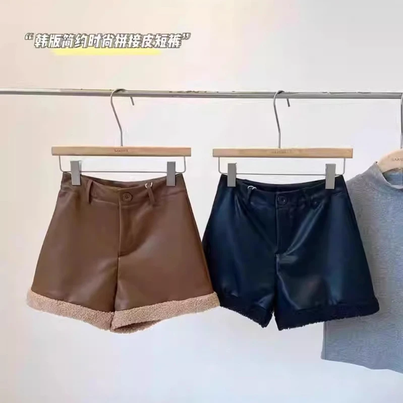2025冬季休闲感pu皮小个子款小众秋冬毛毛高腰热裤辣妹拼女显瘦短