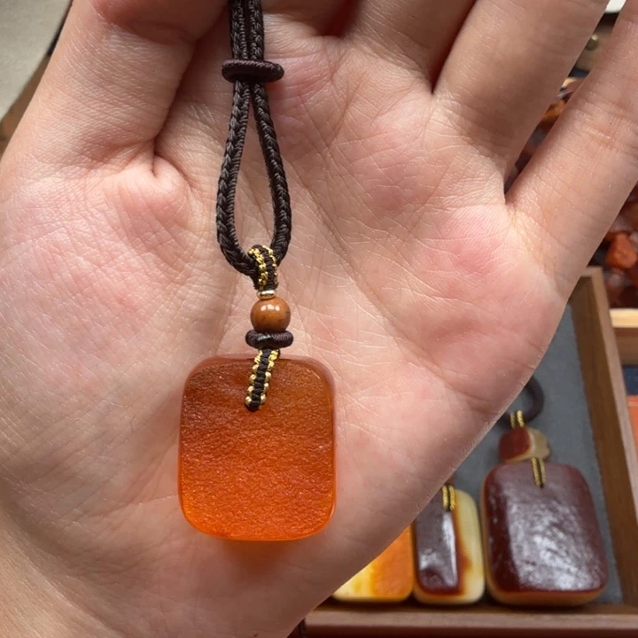 蜜蜡未镶嵌吊坠(赠链)