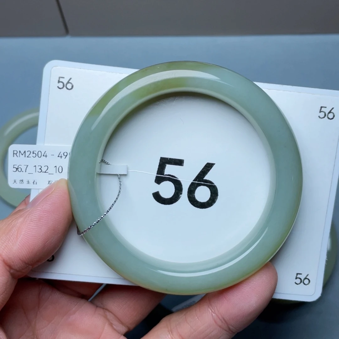 加***辣和田玉未镶嵌手镯