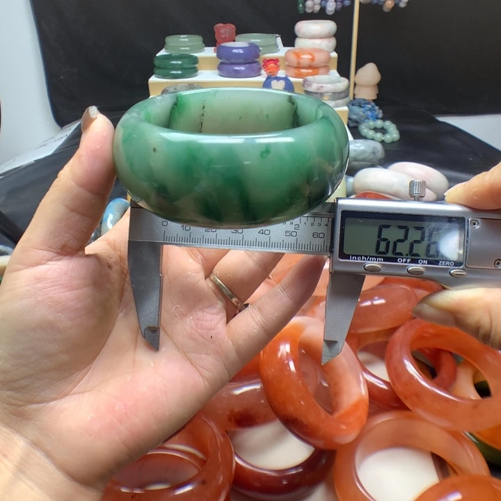 未镶嵌手镯石英质玉