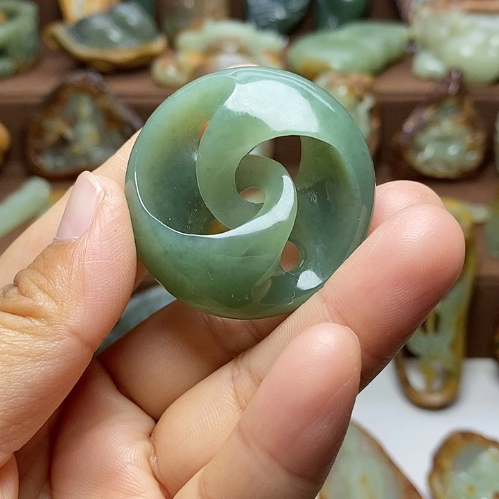 岫岩老玉（透闪石质玉）未镶嵌颈饰