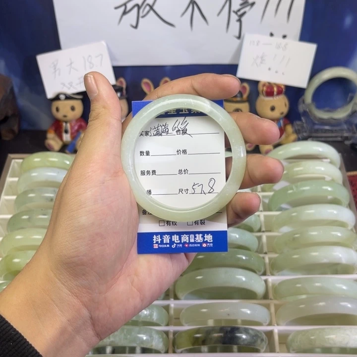 蛇纹石玉手镯未镶嵌满**爱